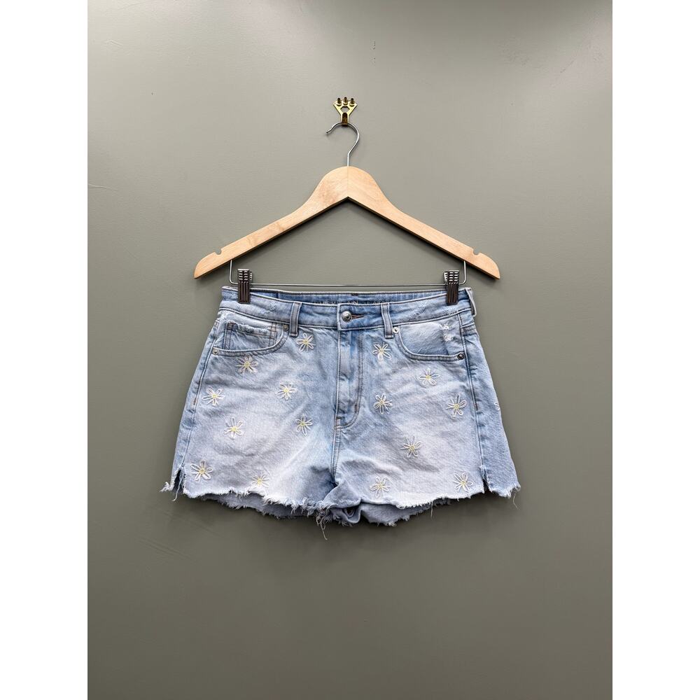 American Eagle Daisy Embroidered Denim Shorts Cottagecore Floral Raw Hem Size 4